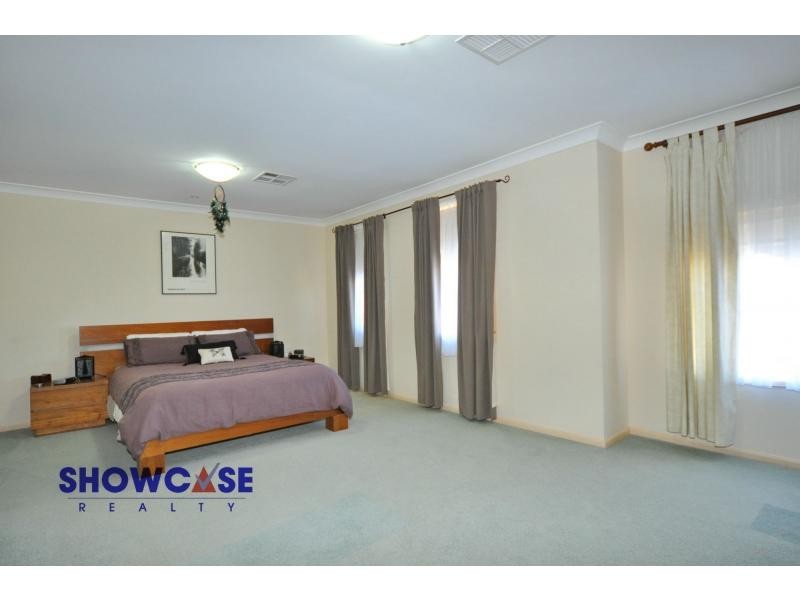 8 Broadleaf Crescent, Beaumont Hills NSW 2155