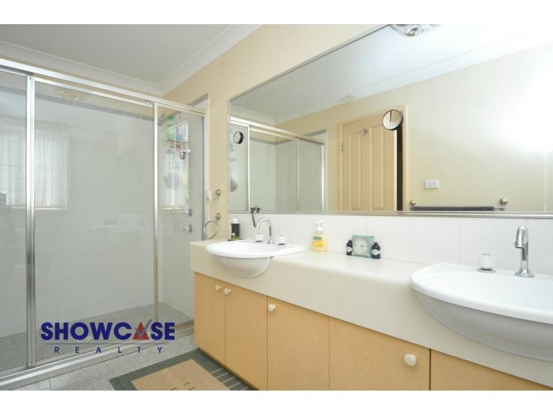 8 Broadleaf Crescent, Beaumont Hills NSW 2155