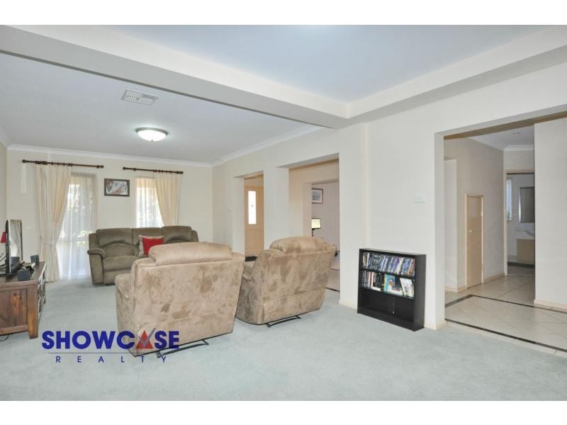 8 Broadleaf Crescent, Beaumont Hills NSW 2155