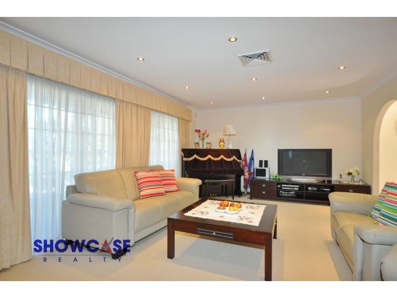 10 Panaview Crescent, North Rocks NSW 2151