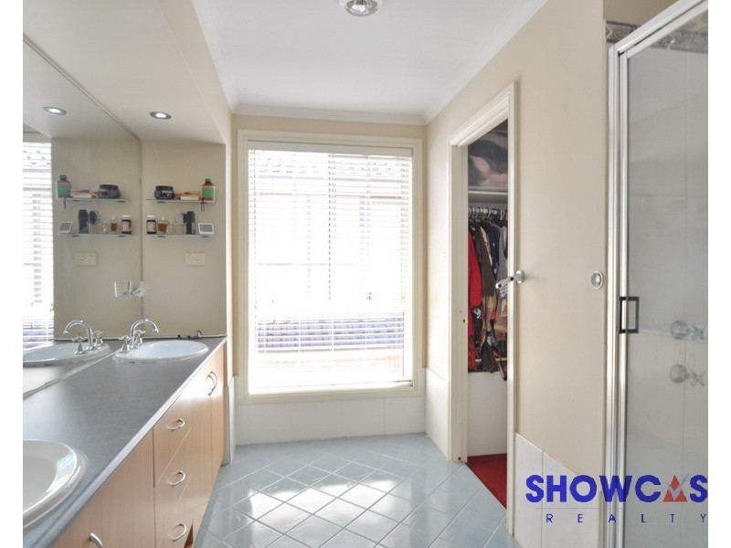 28 Comet Cct, Beaumont Hills NSW 2155