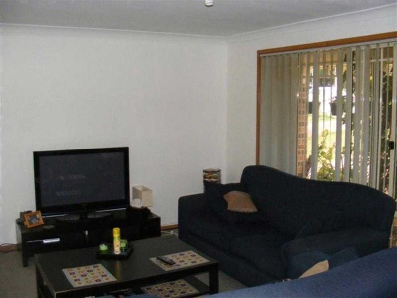 2 Moore Place, Currans Hill NSW 2567