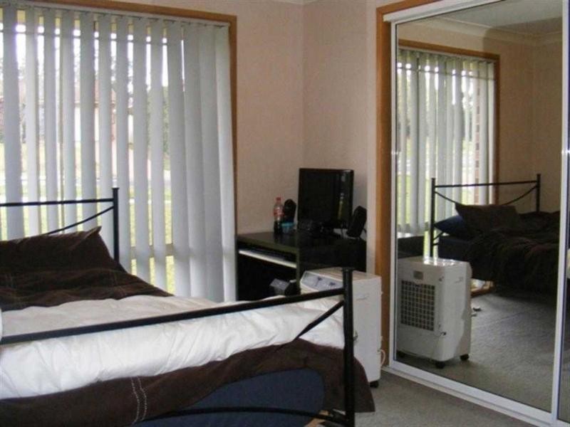 2 Moore Place, Currans Hill NSW 2567