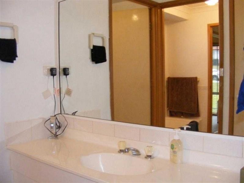 2 Moore Place, Currans Hill NSW 2567