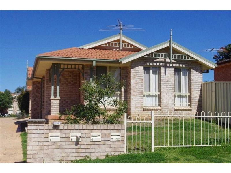 4/48 Julius Road, Rosemeadow NSW 2560