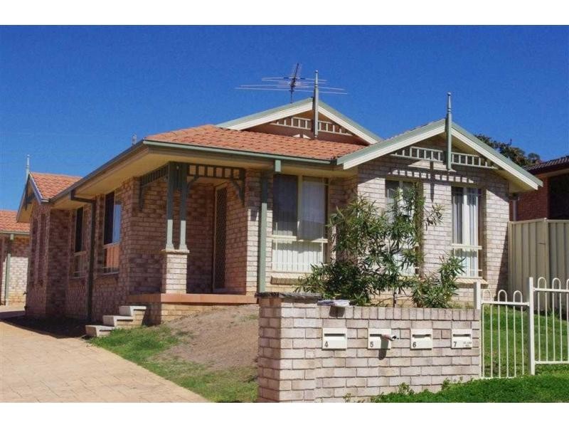 4/48 Julius Road, Rosemeadow NSW 2560