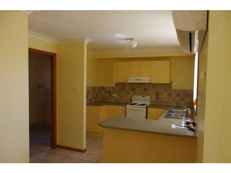 4/48 Julius Road, Rosemeadow NSW 2560