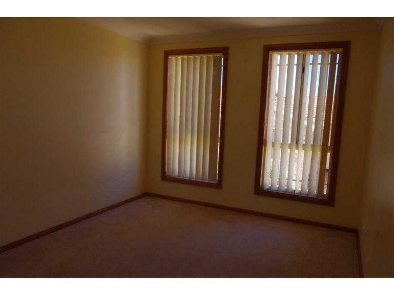 4/48 Julius Road, Rosemeadow NSW 2560