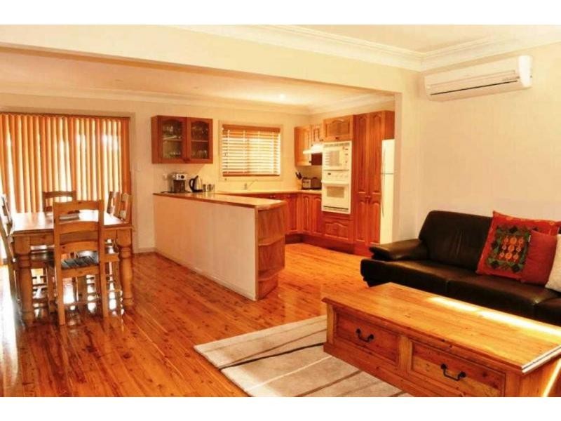 11 Ulmarra Avenue, Camden South NSW 2570
