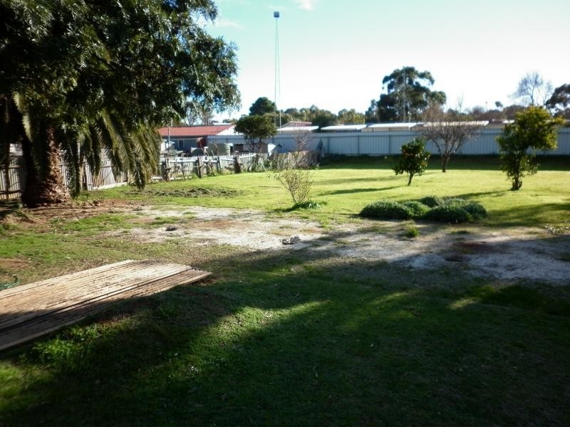 2 Jean Place, Riverton SA 5412