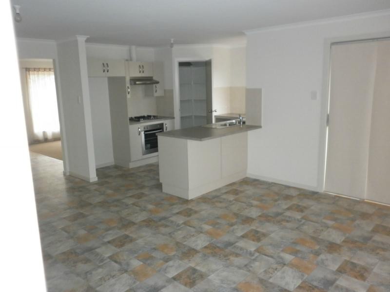 2 Robins Street, Elizabeth Downs SA 5113