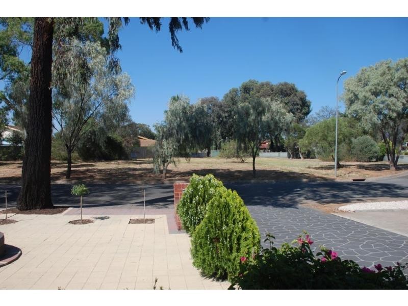 6 Aaron Court, Salisbury Downs SA 5108