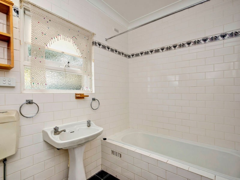 9 Sutherland Street, Glanville SA 5015