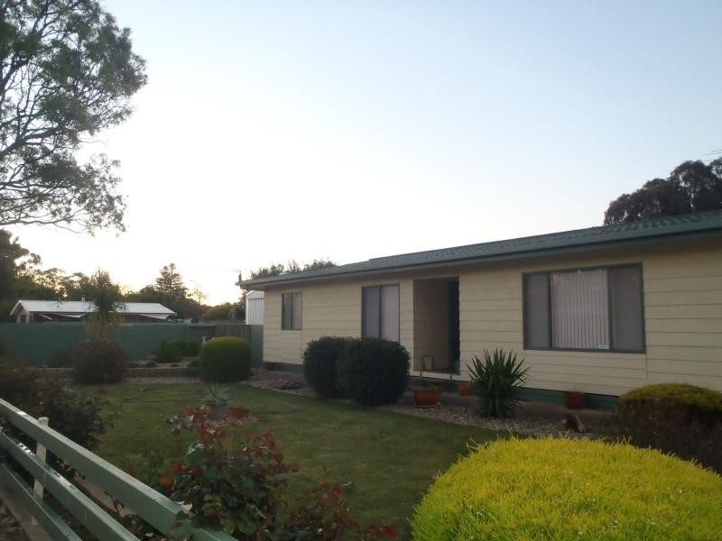 4 Strickland Street, Riverton SA 5412