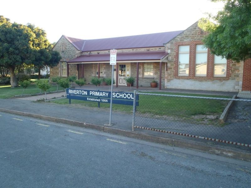 4 Strickland Street, Riverton SA 5412