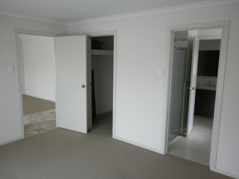 2 Robins Street, Elizabeth Downs SA 5113