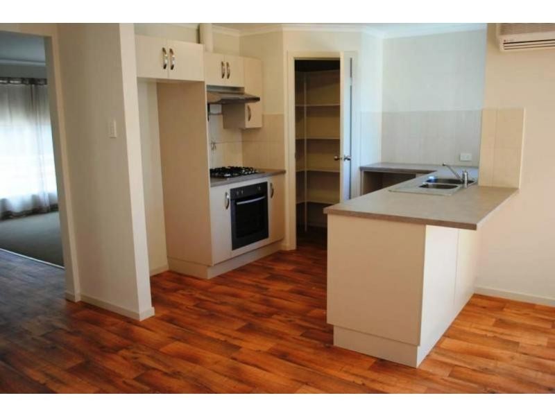 2 Robins Street, Elizabeth Downs SA 5113