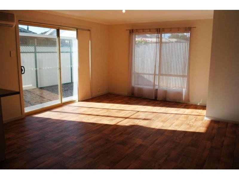 2 Robins Street, Elizabeth Downs SA 5113