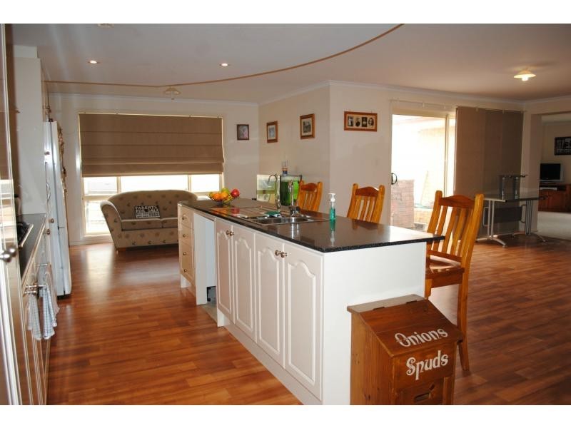 4 SEMMENS Crescent, Freeling SA 5372