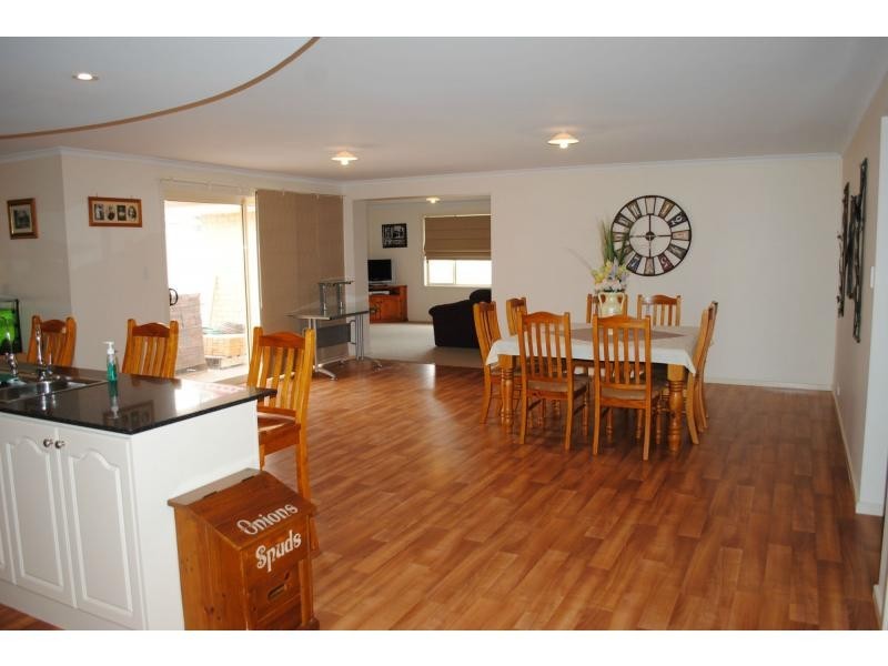 4 SEMMENS Crescent, Freeling SA 5372