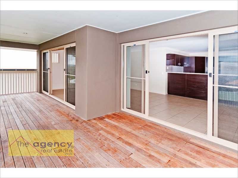 11 Codrington Circuit, Pacific Pines QLD 4211