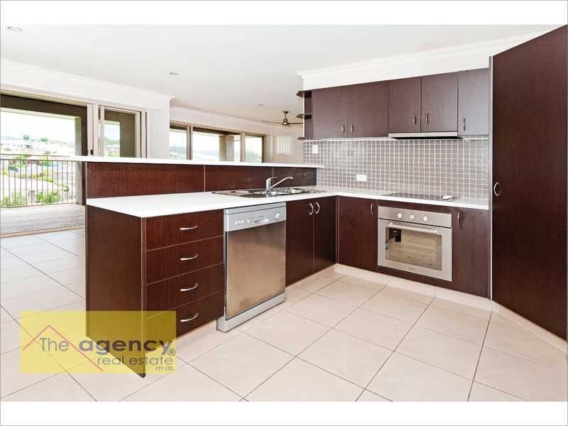 11 Codrington Circuit, Pacific Pines QLD 4211