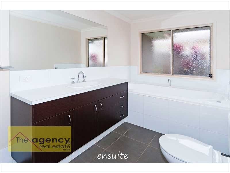 11 Codrington Circuit, Pacific Pines QLD 4211