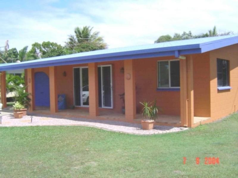 89 Taylor Street, Tully Heads QLD 4854