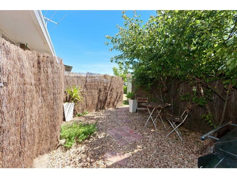 2/24 Golden Avenue, Chelsea VIC 3196