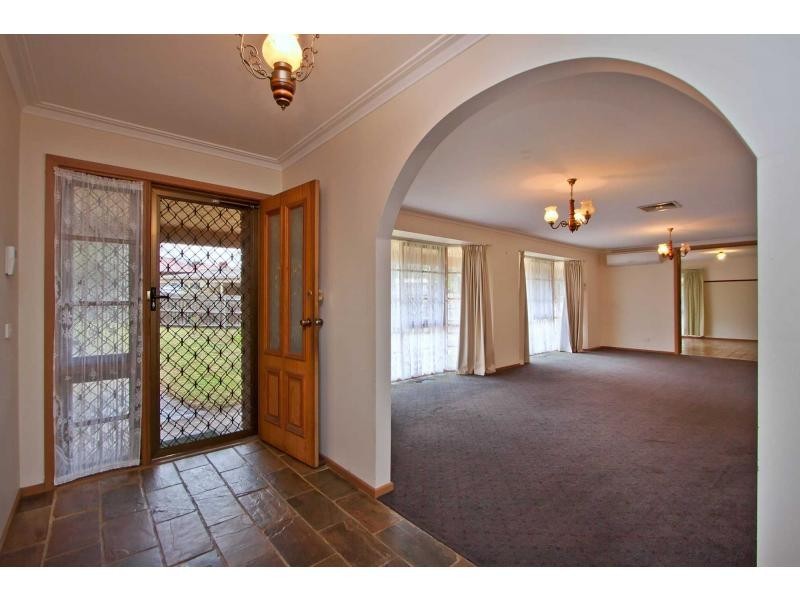 13 Coronet Court, Cranbourne VIC 3977