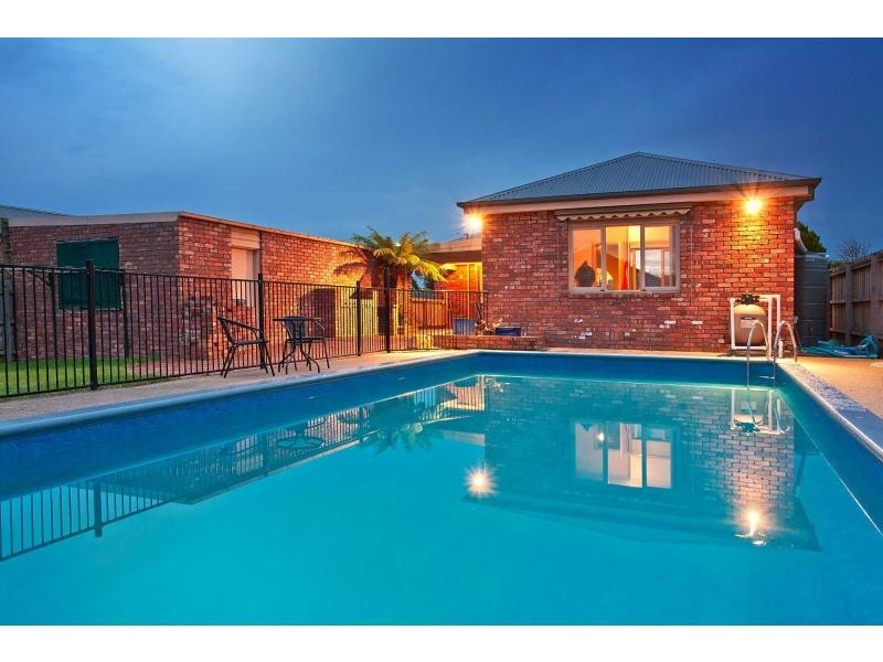 4 Redgdon Avenue, Frankston VIC 3199
