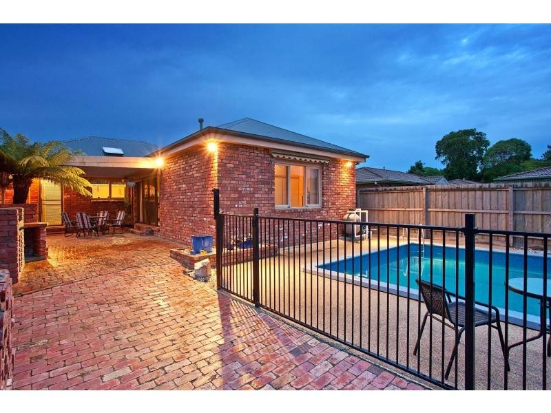 4 Redgdon Avenue, Frankston VIC 3199