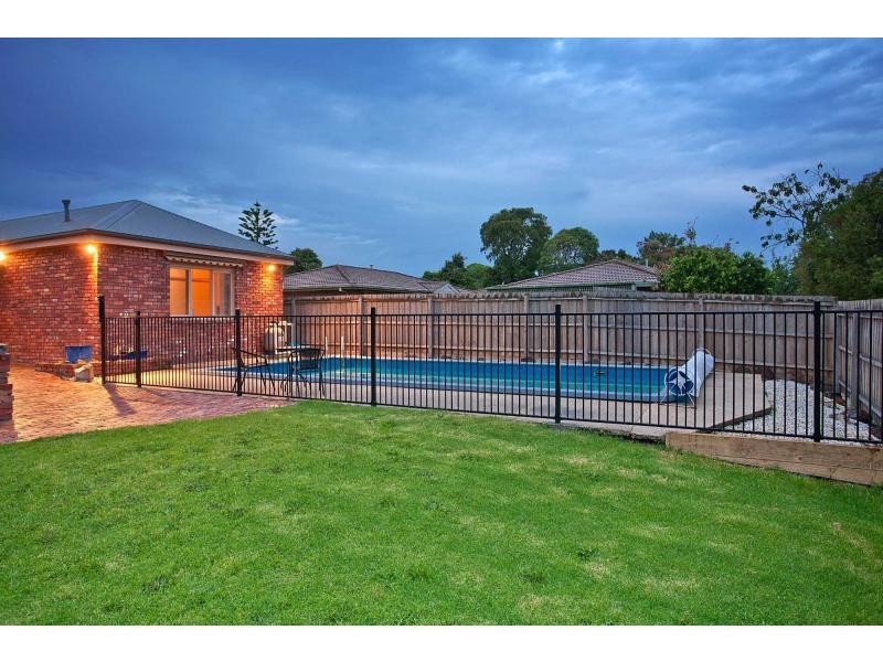 4 Redgdon Avenue, Frankston VIC 3199