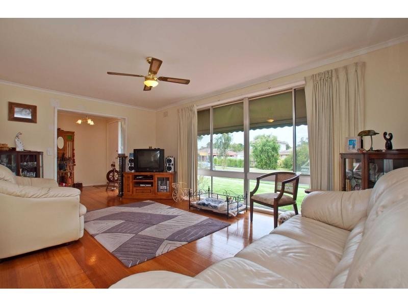 33 Alexander Crescent, Frankston VIC 3199