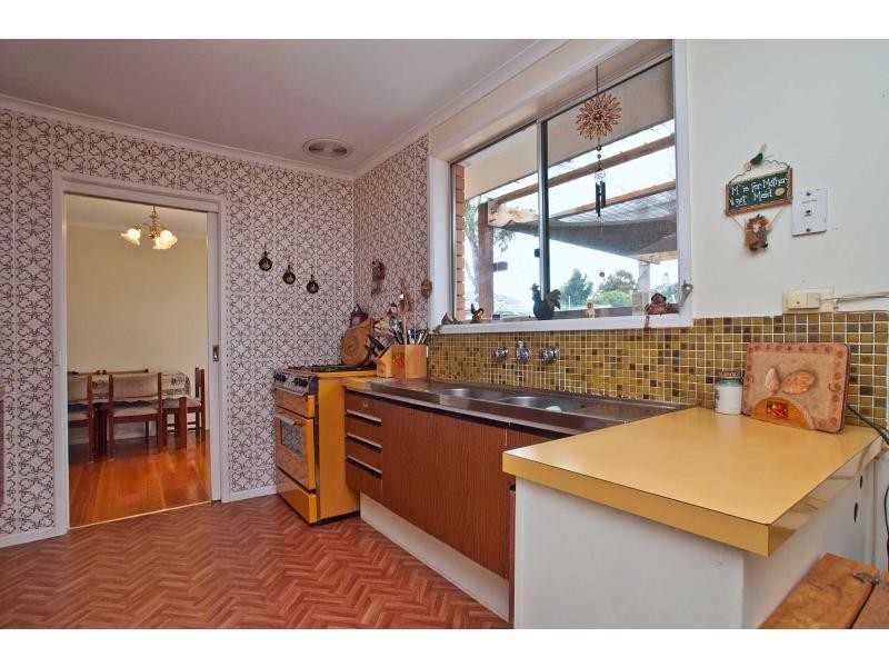 33 Alexander Crescent, Frankston VIC 3199