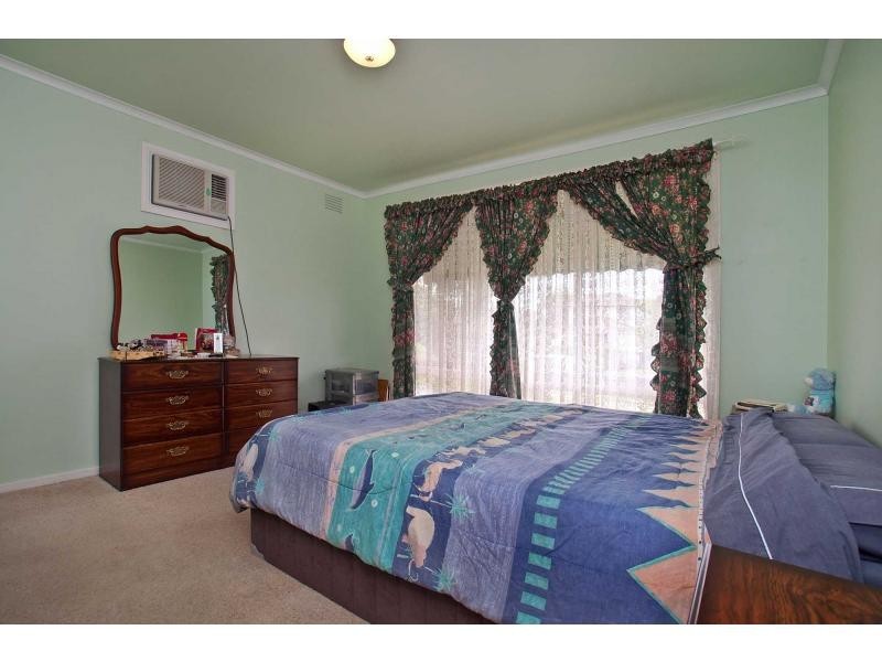 33 Alexander Crescent, Frankston VIC 3199