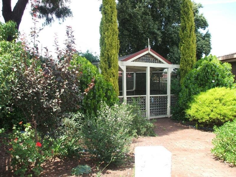 17 Bernard Drive, Melton South VIC 3338