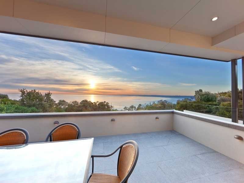 17 Earimil Drive, Mount Eliza VIC 3930