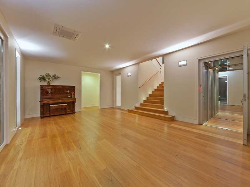 17 Earimil Drive, Mount Eliza VIC 3930