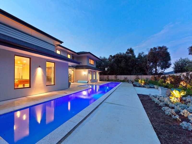 17 Earimil Drive, Mount Eliza VIC 3930