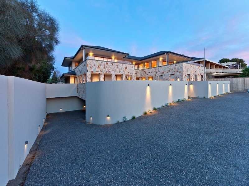 17 Earimil Drive, Mount Eliza VIC 3930