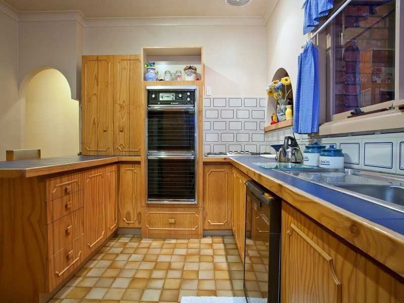 4 Redgdon Avenue, Frankston VIC 3199