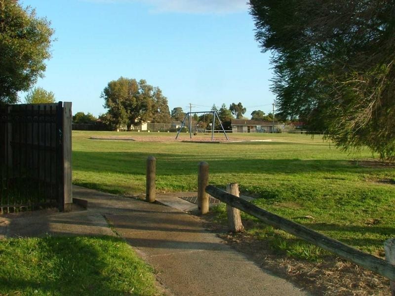 7 Pecan Court, Frankston North VIC 3200