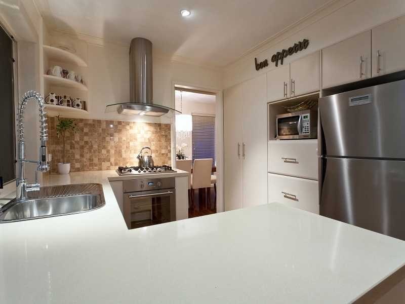 32 Deanswood Drive, Somerville VIC 3912