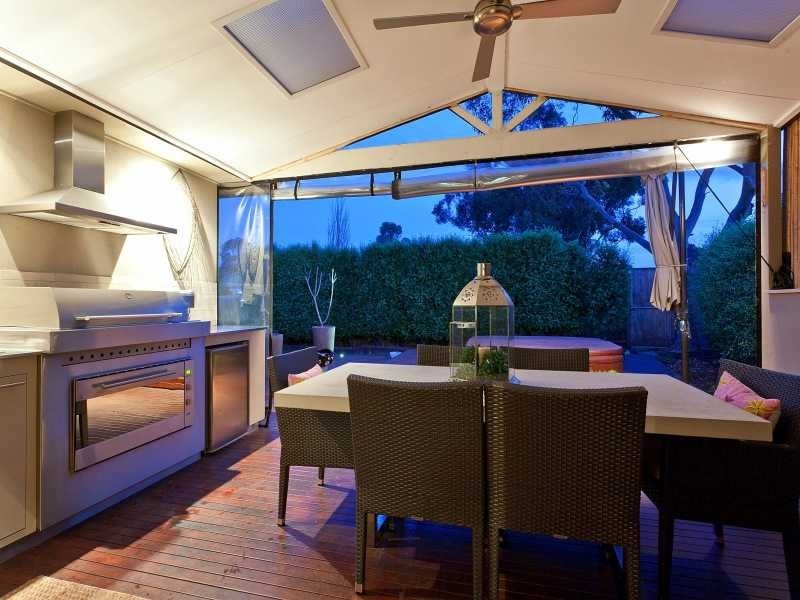 32 Deanswood Drive, Somerville VIC 3912