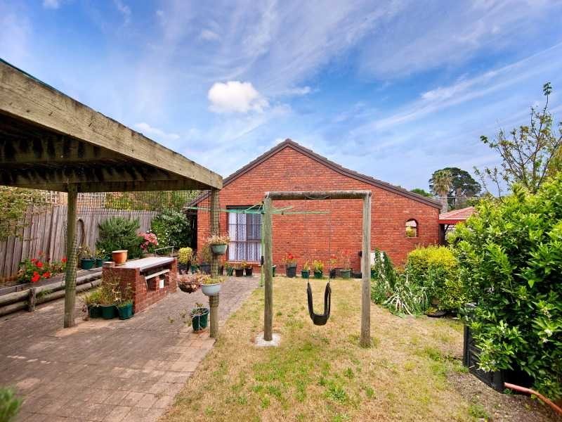 8 Liardet Crescent, Frankston VIC 3199