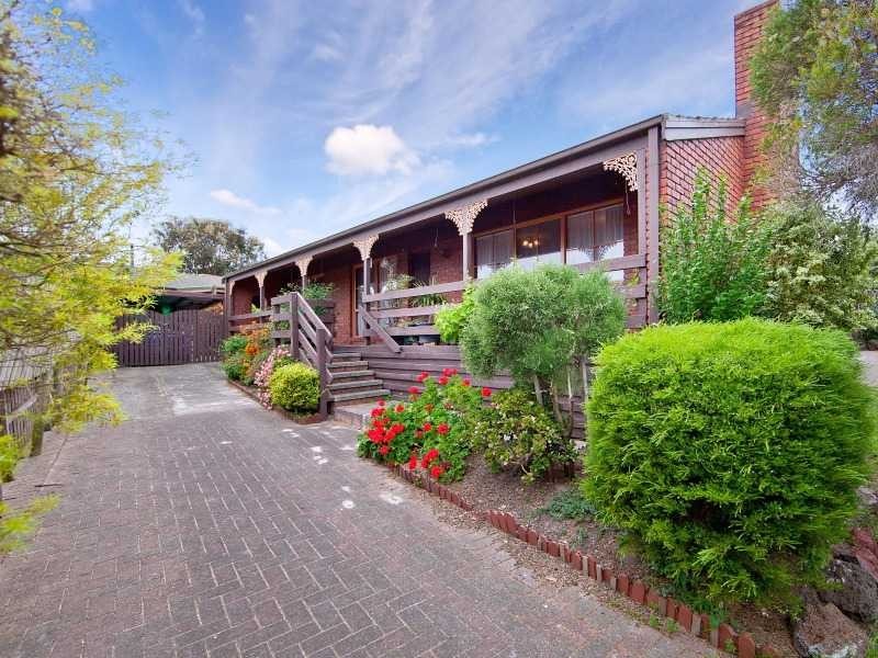 8 Liardet Crescent, Frankston VIC 3199