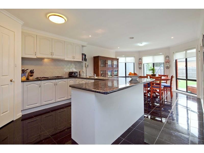 12 Venezia Way, Skye VIC 3977