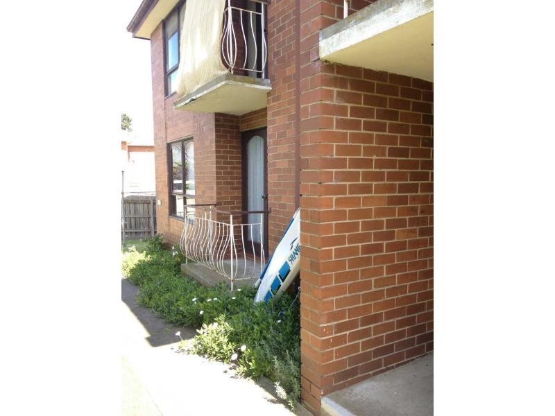 2/6 Melva Court, Frankston VIC 3199