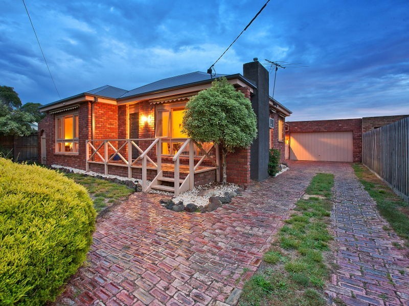 4 Redgdon Avenue, Frankston VIC 3199